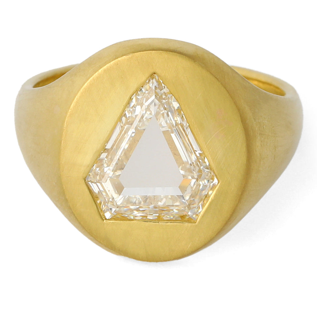 GIA 2.04 Carats Shield Cut Diamond 20 Karat Yellow Gold Signet Ring