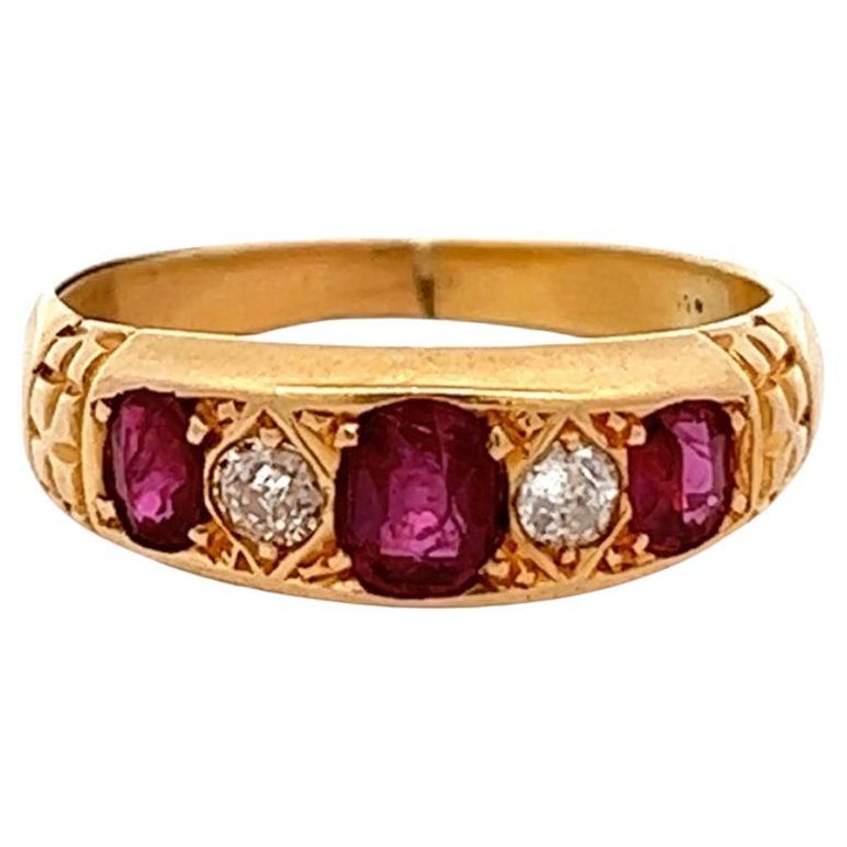 Late Victorian Ruby Diamond 14 Karat Yellow Gold Five Stone Ring