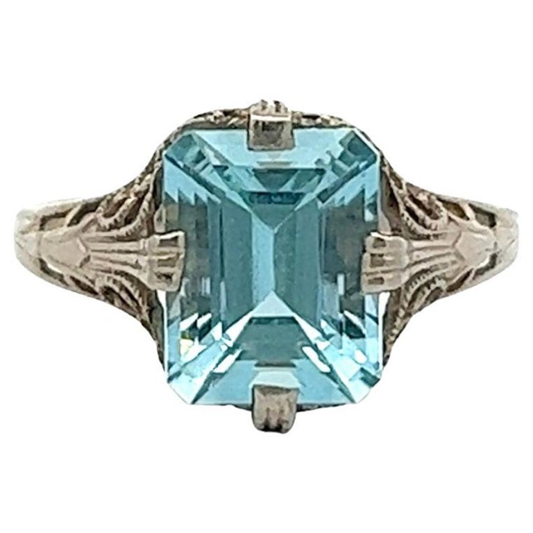 Art Deco Aquamarine 14 Karat White Gold Filigree Solitaire Ring